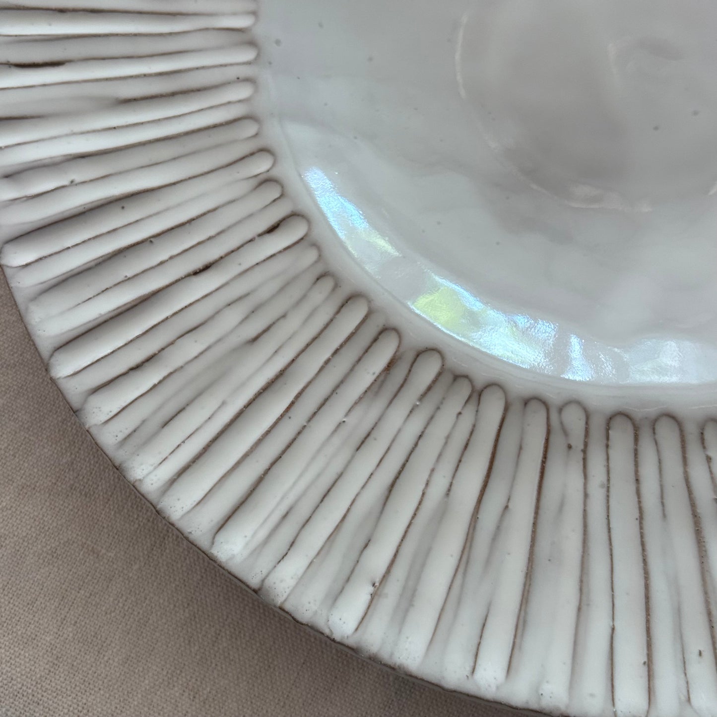 Assiette en grès LINËA