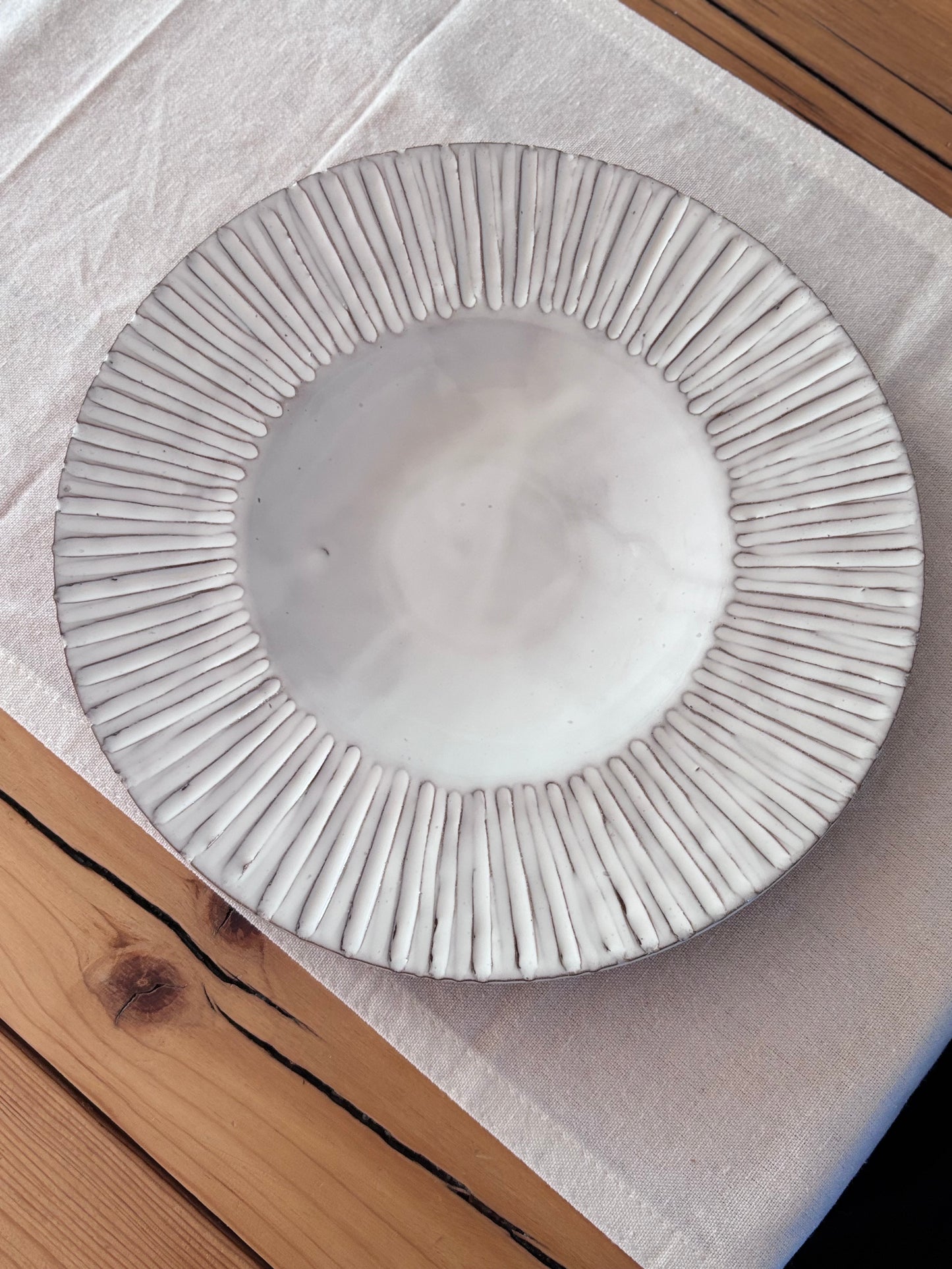 Assiette en grès LINËA