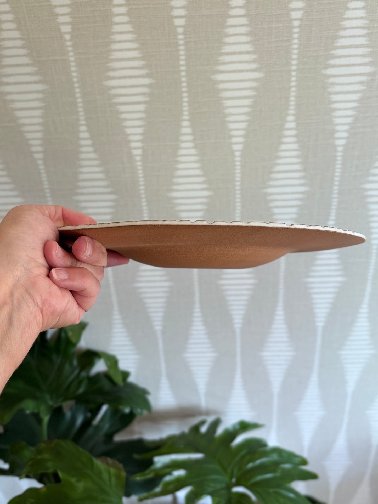 Assiette en grès LINËA